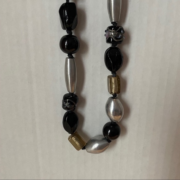 BEADED NECKLACE - Picture 8 of 9